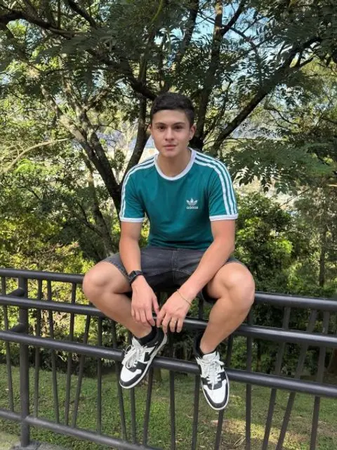Photo de profil d'un homme adulte