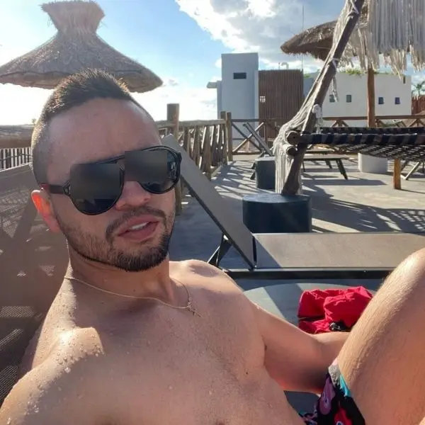 Photo de profil d'un homme adulte