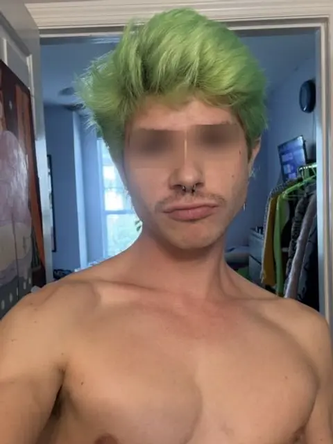 Photo de profil d'un homme adulte